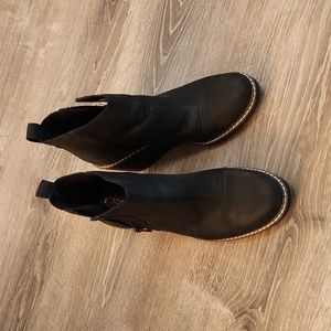 Toms Raven Women's BLACK Nubuck Boot Women's Sz 8